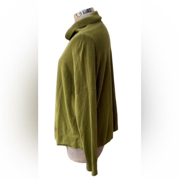Eileen Fisher 100% wool beautiful dark olive green sweater - Picture 4 of 11